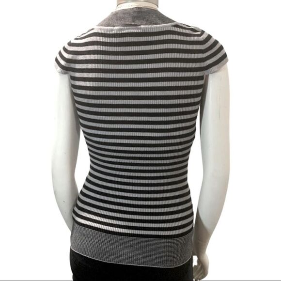 Black & Grey | Sweater T | Size Small - Picture 2 of 2